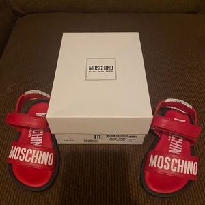Moschino leather sandals size 21
